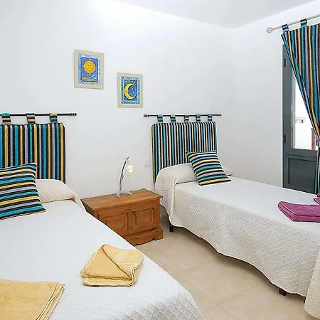 Playa Blanca Sleeps 6 Air Con Wifi Villa
